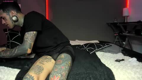 Snapshot of cleosexxx chatting on March 2026 02:51:04 AM cleo y maikol online show from March 2026 02:51:04 AM