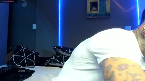 Snapshot of cleosexxx chatting on March 2026 04:07:02 AM cleo y maikol online show from March 2026 04:07:02 AM