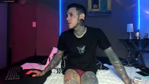 Snapshot of cleosexxx chatting on March 2026 12:47:02 AM cleo y maikol online show from March 2026 12:47:02 AM