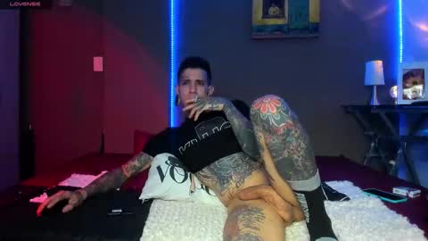 Snapshot of cleosexxx chatting on March 2026 06:07:02 AM cleo y maikol online show from March 2026 06:07:02 AM