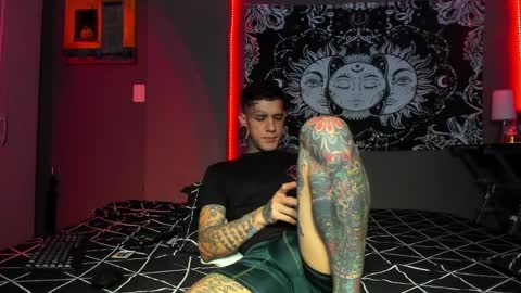 Snapshot of cleosexxx chatting on April 2026 03:05:01 AM cleo y maikol online show from April 2026 03:05:01 AM