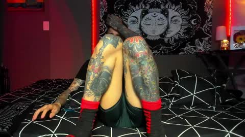 Snapshot of cleosexxx chatting on April 2026 03:47:01 AM cleo y maikol online show from April 2026 03:47:01 AM