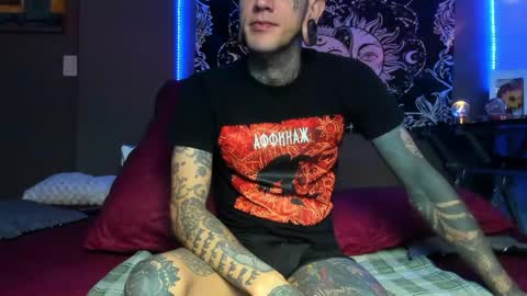 Snapshot of cleosexxx chatting on April 2026 06:09:01 AM cleo y maikol online show from April 2026 06:09:01 AM