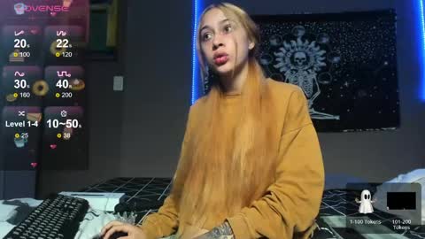 Snapshot of cleosexxx chatting on April 2026 11:35:02 AM cleo y maikol online show from April 2026 11:35:02 AM