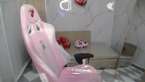 Snapshot of clhoe_b chatting on February 2026 12:25:01 PM Clhoe online show from February 2026 12:25:01 PM