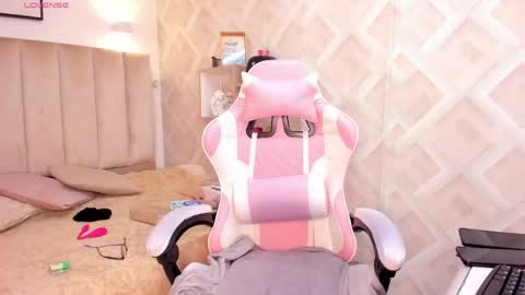 clhoe_johnson_ online show from May 2026 12:12:01 PM