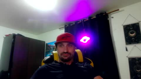 Snapshot of clintwood12 chatting on November 2025 06:05:01 AM chad online show from November 2025 06:05:01 AM