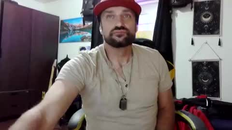 Snapshot of clintwood12 chatting on November 2025 09:32:01 PM chad online show from November 2025 09:32:01 PM