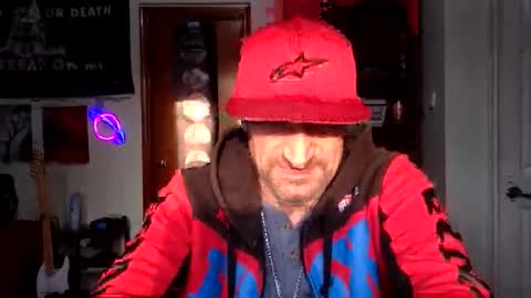 Snapshot of clintwood12 chatting on December 2025 08:25:02 PM chad online show from December 2025 08:25:02 PM