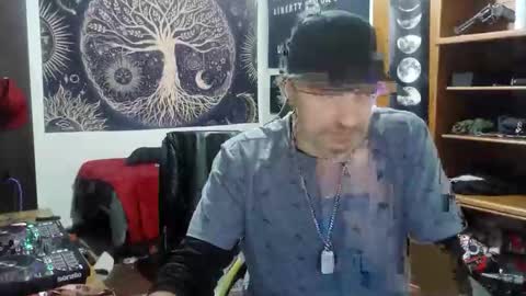 Snapshot of clintwood12 chatting on December 2025 05:15:02 AM chad online show from December 2025 05:15:02 AM