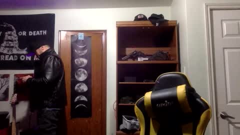 Snapshot of clintwood12 chatting on December 2025 11:13:02 PM chad online show from December 2025 11:13:02 PM