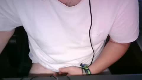 Snapshot of clluch95 chatting on October 2025 10:54:02 AM clluch95 online show from October 2025 10:54:02 AM