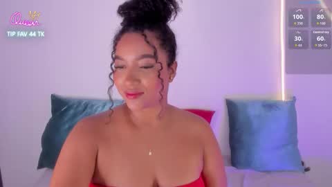 cloe_25 online show from February 2026 10:48:02 PM