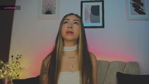 Snapshot of cloe_martinezz_ chatting on May 2026 09:21:01 PM cloe_martinezz_ online show from May 2026 09:21:01 PM