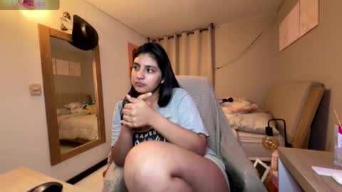 cloe small online show from February 2026 02:53:01 AM