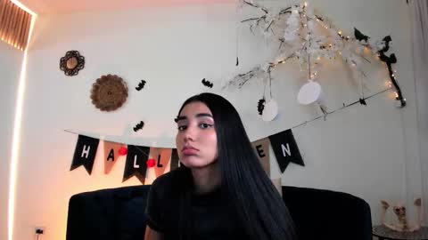 CLOE  online show from October 2025 04:24:01 AM