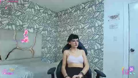 Snapshot of cloee_tay1 chatting on February 2026 11:51:01 AM cloee_tay1 online show from February 2026 11:51:01 AM