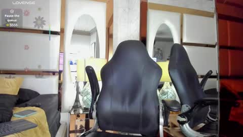 ---Cloe--- online show from March 2025 06:19:02 PM