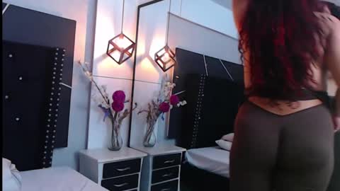 Snapshot of cloestron chatting on October 2025 12:50:01 PM Cloe Stron online show from October 2025 12:50:01 PM