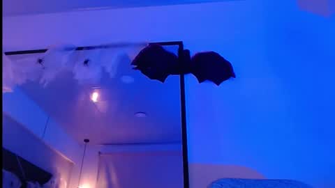 Snapshot of cloestron chatting on October 2025 03:24:01 PM Cloe Stron online show from October 2025 03:24:01 PM