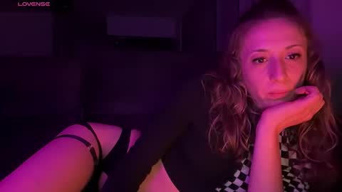 CloudEevee online show from September 2025 02:01:02 AM