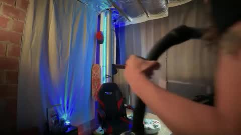 CloudEevee online show from September 2025 07:36:01 AM