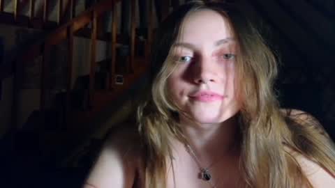 Snapshot of clover_tully chatting on February 2025 05:40:02 AM Clover online show from February 2025 05:40:02 AM