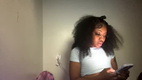 Snapshot of cocochanel197941 chatting on February 2026 12:45:02 PM chanel online show from February 2026 12:45:02 PM