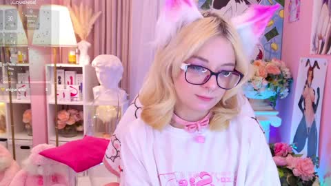 Mia online show from December 2024 09:00:01 PM