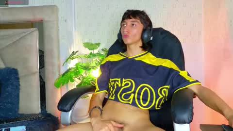 Snapshot of cody_bloom chatting on February 2026 09:08:01 PM Lisandro T. online show from February 2026 09:08:01 PM