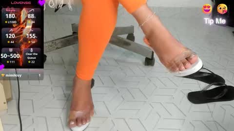 laurita online show from November 2025 04:09:02 PM