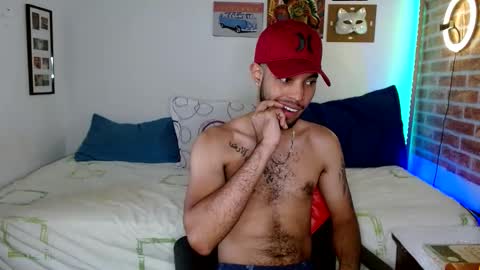 Snapshot of colinlatinbrown chatting on February 2025 07:10:02 PM IG online show from February 2025 07:10:02 PM