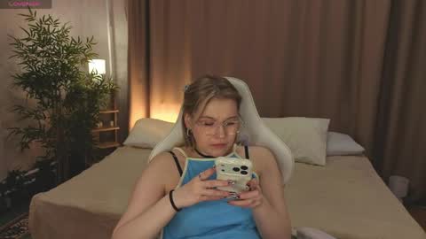 Collen Mon Tue Wed Thu Fri GMT 3 0300am - 0900am  online show from April 2026 12:49:01 PM