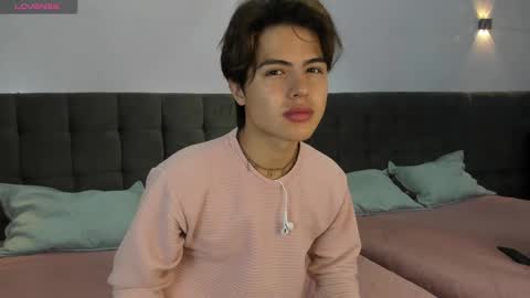 collinstone online show from December 2024 07:53:02 PM