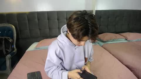 collinstone online show from January 2025 08:00:01 PM