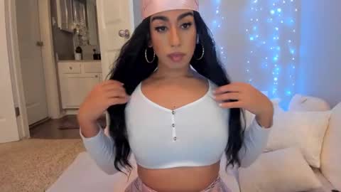 Snapshot of colombiantexas chatting on January 2025 11:15:01 PM ........ Instagram Lorysexys online show from January 2025 11:15:01 PM