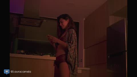 Snapshot of colouristic chatting on December 2024 12:08:01 AM Laura online show from December 2024 12:08:01 AM