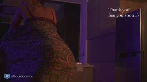 Snapshot of colouristic chatting on December 2024 03:15:02 AM Laura online show from December 2024 03:15:02 AM