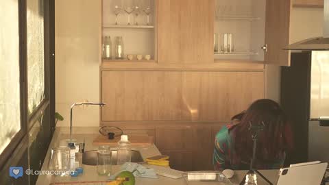 Snapshot of colouristic chatting on December 2024 10:16:01 PM Laura online show from December 2024 10:16:01 PM