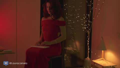 Snapshot of colouristic chatting on December 2024 11:25:01 PM Laura online show from December 2024 11:25:01 PM