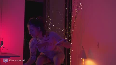 Snapshot of colouristic chatting on December 2024 11:58:02 PM Laura online show from December 2024 11:58:02 PM