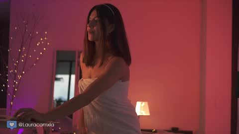 Snapshot of colouristic chatting on January 2025 11:00:01 PM Laura online show from January 2025 11:00:01 PM