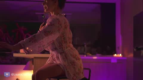 Snapshot of colouristic chatting on February 2025 11:42:01 PM Laura online show from February 2025 11:42:01 PM