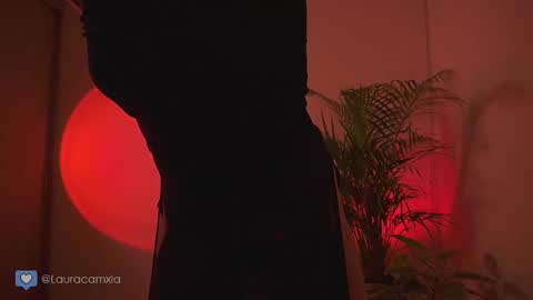 Snapshot of colouristic chatting on March 2025 03:13:02 AM Laura online show from March 2025 03:13:02 AM