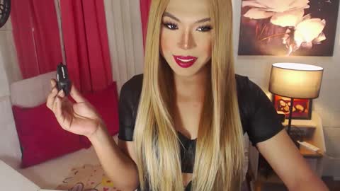 Snapshot of commanderofsexx chatting on January 2025 01:10:01 AM QUEEN SABRINA online show from January 2025 01:10:01 AM