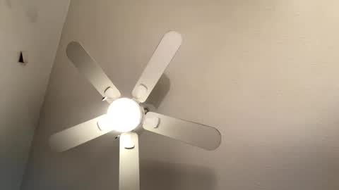 comnfromme1 online show from September 2025 10:56:02 PM