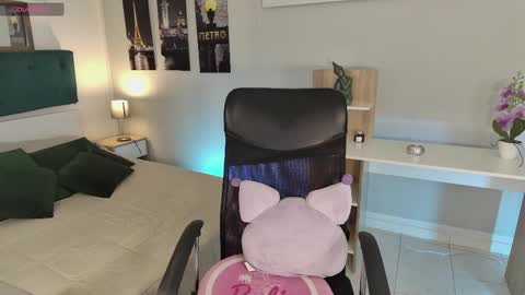 Snapshot of connie_haze chatting on February 2025 08:10:01 PM Connie online show from February 2025 08:10:01 PM