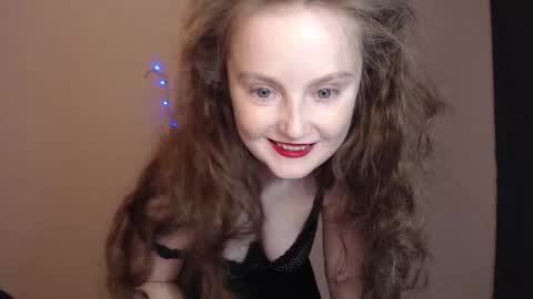 Snapshot of coolamber chatting on December 2025 05:18:02 PM Amber online show from December 2025 05:18:02 PM