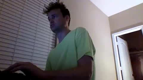 cooldude122222 online show from January 2025 06:38:01 AM