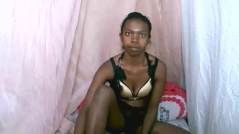 Snapshot of coquine_lara chatting on June 2026 10:33:02 PM coquine_lara online show from June 2026 10:33:02 PM